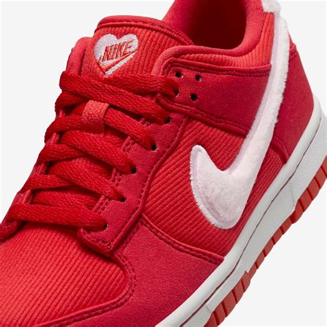 nike valentine's day dunks 2024|stock x valentine day dunks.